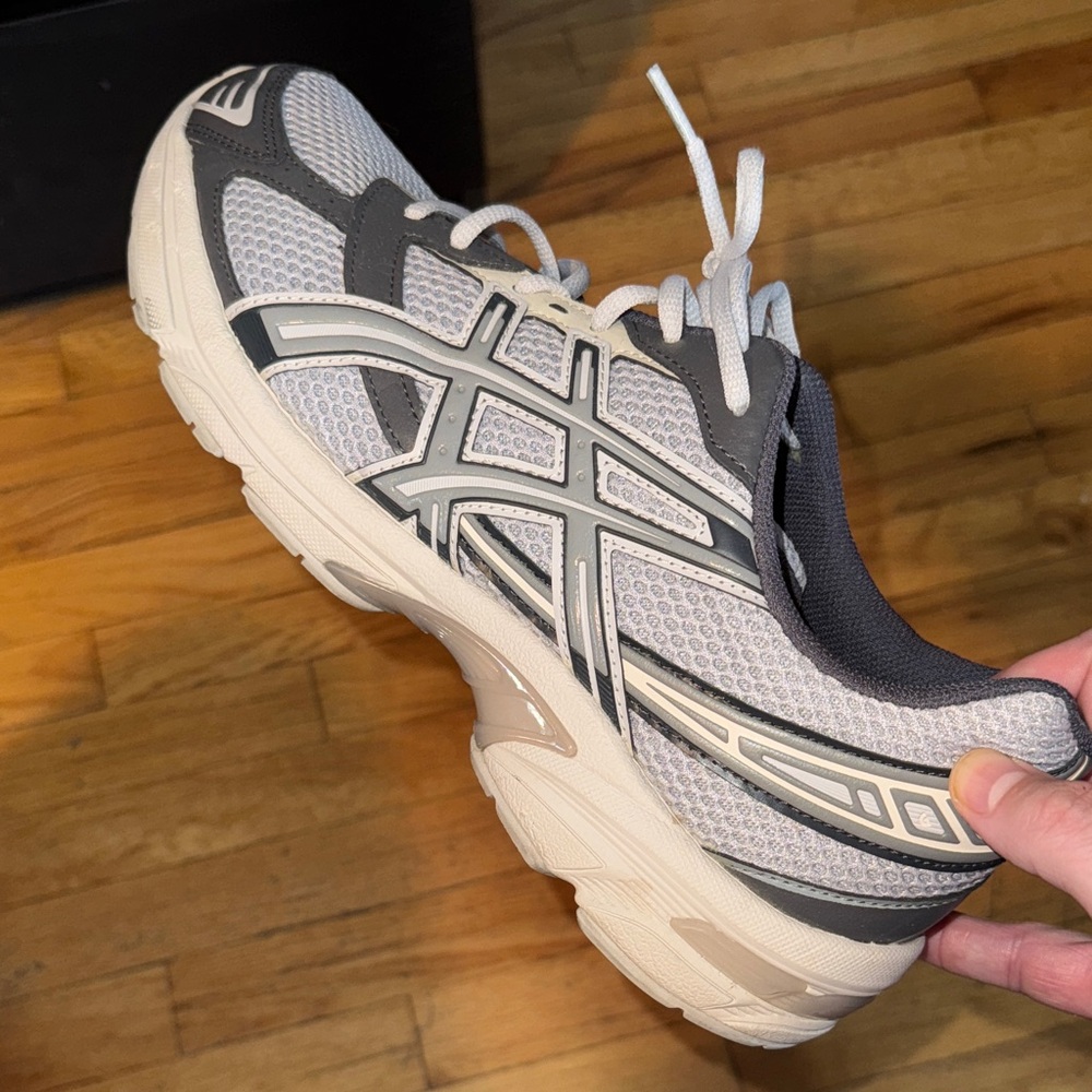 Asics 1130 Men's Gray and White Athletic Sneakers